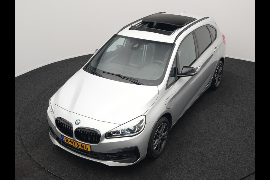 BMW 2 Serie Active Tourer 225xe iPerformance Sportline Plug In Hybrid 225pk PHEV | Panodak | Sportstoelen Memory | Camera | Stoelverwarming | Navi Full Map | Keyless | LED |