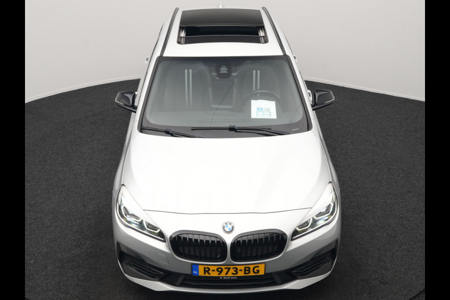 BMW 2 Serie Active Tourer 225xe iPerformance Sportline Plug In Hybrid 225pk PHEV | Panodak | Sportstoelen Memory | Camera | Stoelverwarming | Navi Full Map | Keyless | LED |