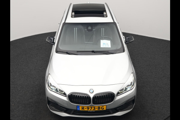 BMW 2 Serie Active Tourer 225xe iPerformance Sportline Plug In Hybrid 225pk PHEV | Panodak | Sportstoelen Memory | Camera | Stoelverwarming | Navi Full Map | Keyless | LED |