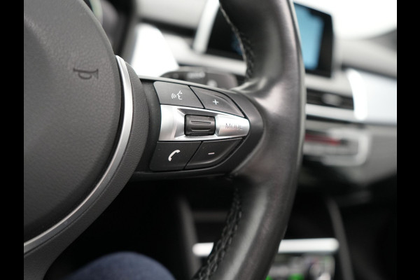 BMW 2 Serie Active Tourer 225xe iPerformance Sportline Plug In Hybrid 225pk PHEV | Panodak | Sportstoelen Memory | Camera | Stoelverwarming | Navi Full Map | Keyless | LED |