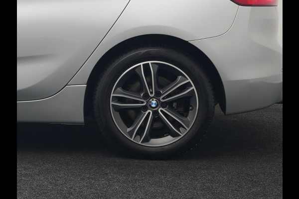 BMW 2 Serie Active Tourer 225xe iPerformance Sportline Plug In Hybrid 225pk PHEV | Panodak | Sportstoelen Memory | Camera | Stoelverwarming | Navi Full Map | Keyless | LED |