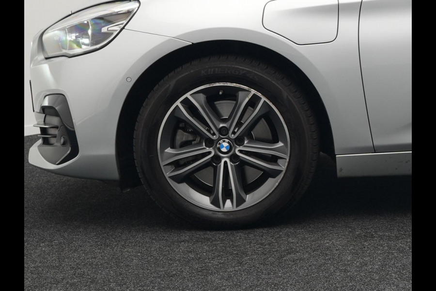 BMW 2 Serie Active Tourer 225xe iPerformance Sportline Plug In Hybrid 225pk PHEV | Panodak | Sportstoelen Memory | Camera | Stoelverwarming | Navi Full Map | Keyless | LED |