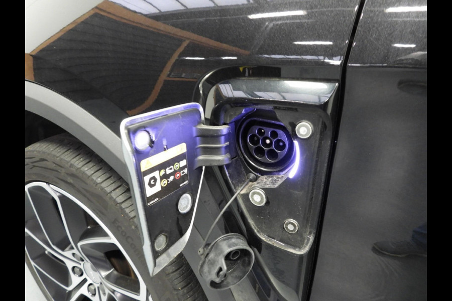 Lynk & Co 01 1.5 PHEV BlackLine TREKHAAK/360CAM/SCHUIFDAK/LED/20"LMV!