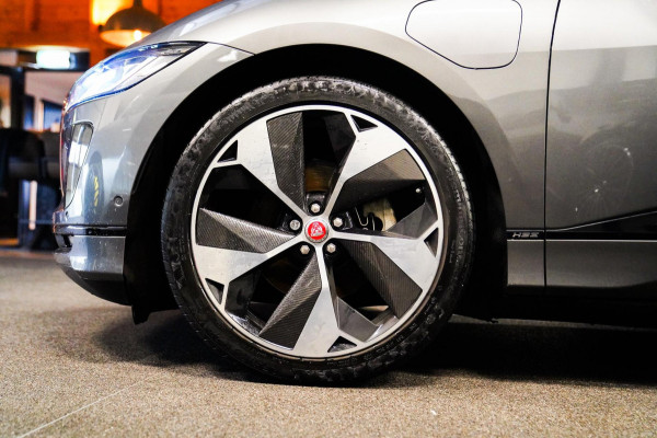 Jaguar I-PACE EV400 First Edition 90 kWh |Panorama | Alcantara Hemel | Luxe Leder | Camera | Stoelverwarming | Stuurwiel verwarmd