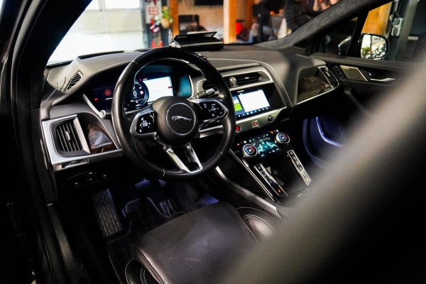 Jaguar I-PACE EV400 First Edition 90 kWh |Panorama | Alcantara Hemel | Luxe Leder | Camera | Stoelverwarming | Stuurwiel verwarmd