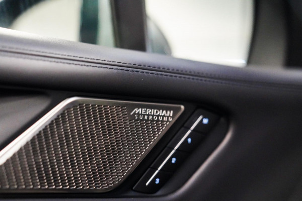 Jaguar I-PACE EV400 First Edition 90 kWh |Panorama | Alcantara Hemel | Luxe Leder | Camera | Stoelverwarming | Stuurwiel verwarmd