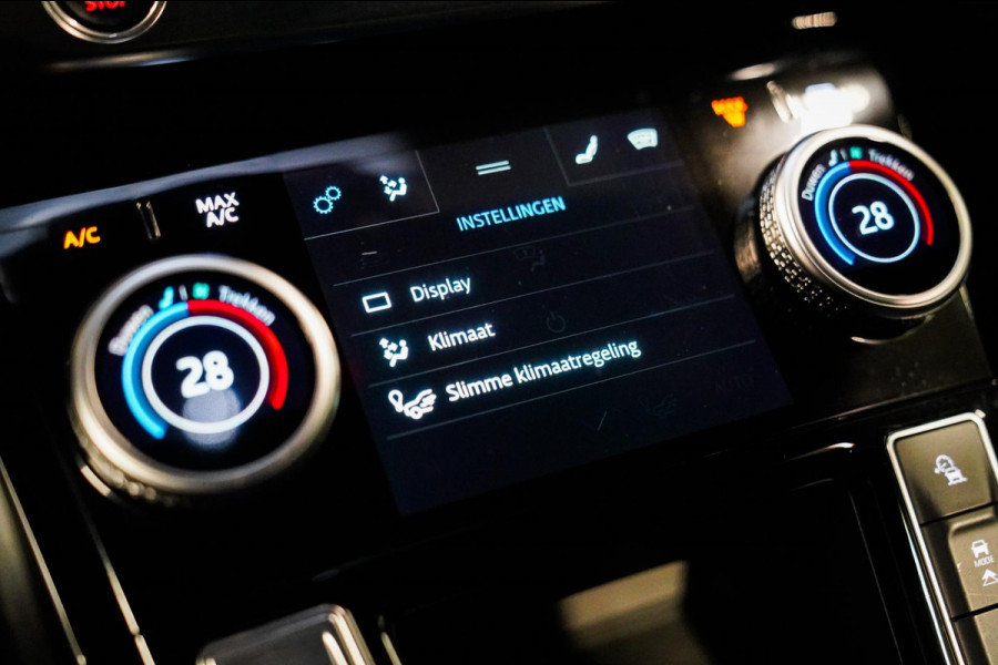 Jaguar I-PACE EV400 First Edition 90 kWh |Panorama | Alcantara Hemel | Luxe Leder | Camera | Stoelverwarming | Stuurwiel verwarmd
