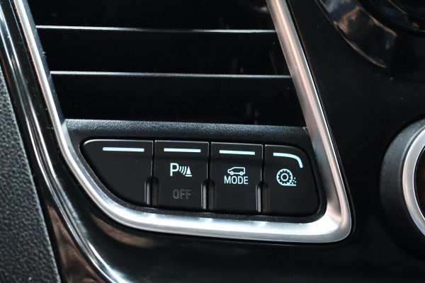 Ford Transit Custom 320 2.0 TDCI L2H1 Limited DC | Dubbel Cabine | L+R Schuifdeur | Camera | CarPlay | Navigatie | 6-Zitter | Stoelverwarming | Trekhaak | DAB | PDC V+A | MF Stuur | 5-Zitter | Nieuwe APK | Dealer onderhouden