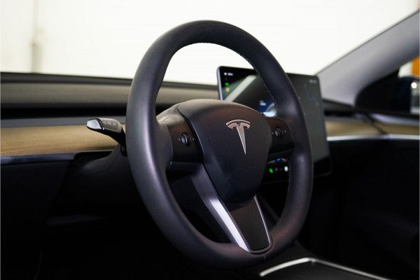 Tesla Model Y RWD 58 kWh 300PK | Incl. BTW | NL AUTO | 1e Eig.+NAP | Pano | Full Self Driving | 12 MND Garantie