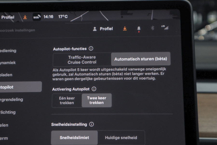 Tesla Model 3 RWD Nieuw Autopilot ACC Stuurverwarm. PDC Leer Navi Panoramadak 360° Elektr. achterklep Stoelverwarming voor & achter Climate voor & achter LM velgen BTW auto! Nieuw!
