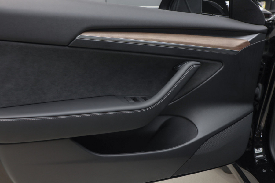 Tesla Model 3 RWD Nieuw Autopilot ACC Stuurverwarm. PDC Leer Navi Panoramadak 360° Elektr. achterklep Stoelverwarming voor & achter Climate voor & achter LM velgen BTW auto! Nieuw!