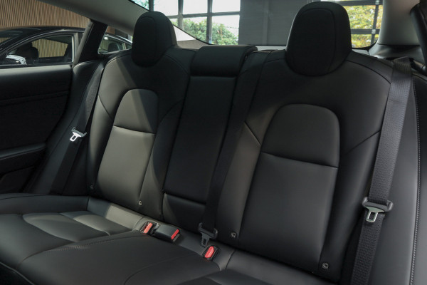 Tesla Model 3 RWD Nieuw Autopilot ACC Stuurverwarm. PDC Leer Navi Panoramadak 360° Elektr. achterklep Stoelverwarming voor & achter Climate voor & achter LM velgen BTW auto! Nieuw!