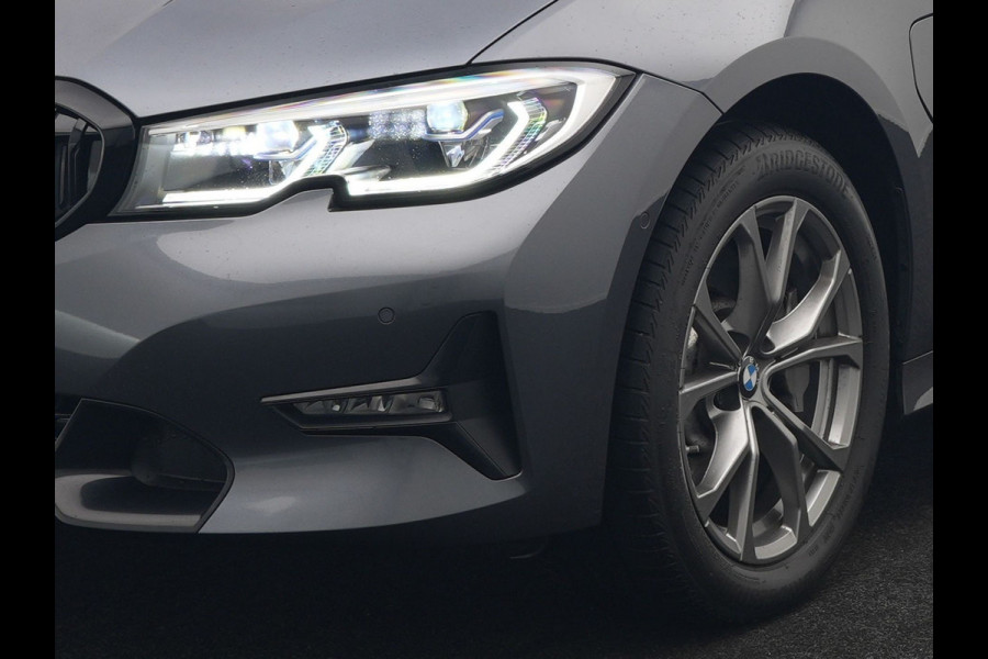 BMW 3 Serie Touring 330e xDrive Sportline Plug In Hybrid 293pk Dealer O.H. PHEV | Panodak | Head Up | Adaptive Cruise | Laser LED | Harman & Kardon | Lederen M-Sportstoelen Memory & Verwarmd | Sfeerverlichting | Virtual | Navigatie |