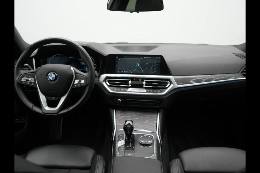 BMW 3 Serie Touring 330e xDrive Sportline Plug In Hybrid 293pk Dealer O.H. PHEV | Panodak | Head Up | Adaptive Cruise | Laser LED | Harman & Kardon | Lederen M-Sportstoelen Memory & Verwarmd | Sfeerverlichting | Virtual | Navigatie |
