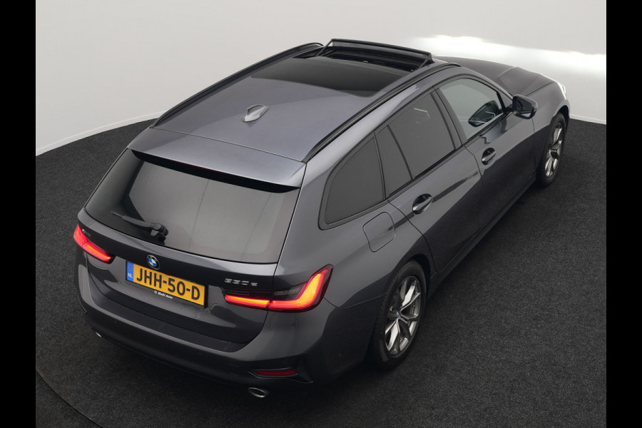 BMW 3 Serie Touring 330e xDrive Sportline Plug In Hybrid 293pk Dealer O.H. PHEV | Panodak | Head Up | Adaptive Cruise | Laser LED | Harman & Kardon | Lederen M-Sportstoelen Memory & Verwarmd | Sfeerverlichting | Virtual | Navigatie |
