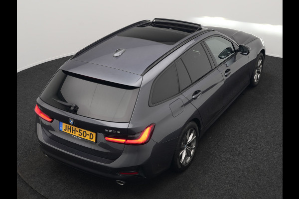 BMW 3 Serie Touring 330e xDrive Sportline Plug In Hybrid 293pk Dealer O.H. PHEV | Panodak | Head Up | Adaptive Cruise | Laser LED | Harman & Kardon | Lederen M-Sportstoelen Memory & Verwarmd | Sfeerverlichting | Virtual | Navigatie |