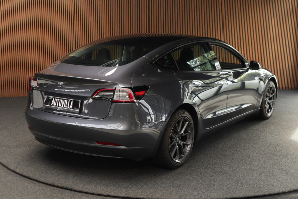 Tesla Model 3 Standard Plus ACC Autopilot Stuurverwarm. PDC Leer Navi Panoramadak 360° Elektr. achterklep Stoelverwarming voor & achter Climate voor & achter LM velgen BTW auto!
