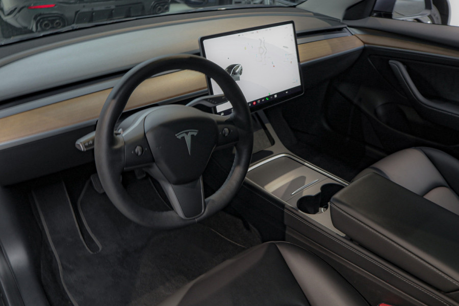 Tesla Model 3 Standard Plus ACC Autopilot Stuurverwarm. PDC Leer Navi Panoramadak 360° Elektr. achterklep Stoelverwarming voor & achter Climate voor & achter LM velgen BTW auto!