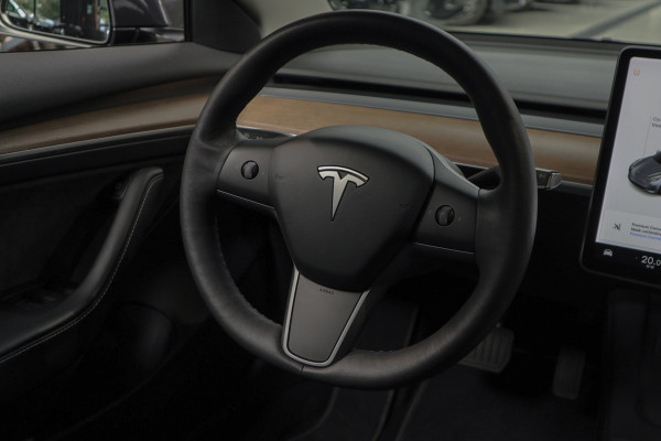 Tesla Model 3 Standard Plus ACC Autopilot Stuurverwarm. PDC Leer Navi Panoramadak 360° Elektr. achterklep Stoelverwarming voor & achter Climate voor & achter LM velgen BTW auto!