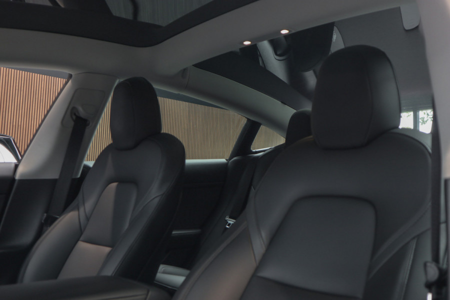 Tesla Model 3 Standard Plus ACC Autopilot Stuurverwarm. PDC Leer Navi Panoramadak 360° Elektr. achterklep Stoelverwarming voor & achter Climate voor & achter LM velgen BTW auto!