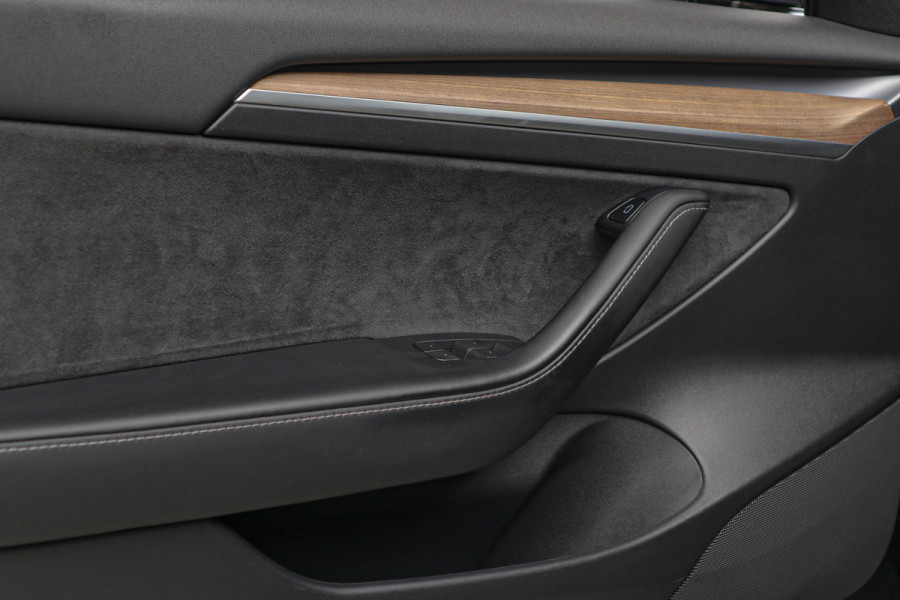 Tesla Model 3 Standard Plus ACC Autopilot Stuurverwarm. PDC Leer Navi Panoramadak 360° Elektr. achterklep Stoelverwarming voor & achter Climate voor & achter LM velgen BTW auto!