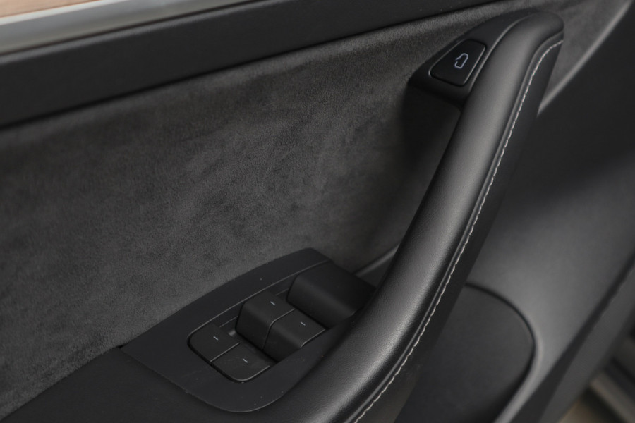 Tesla Model 3 Standard Plus ACC Autopilot Stuurverwarm. PDC Leer Navi Panoramadak 360° Elektr. achterklep Stoelverwarming voor & achter Climate voor & achter LM velgen BTW auto!