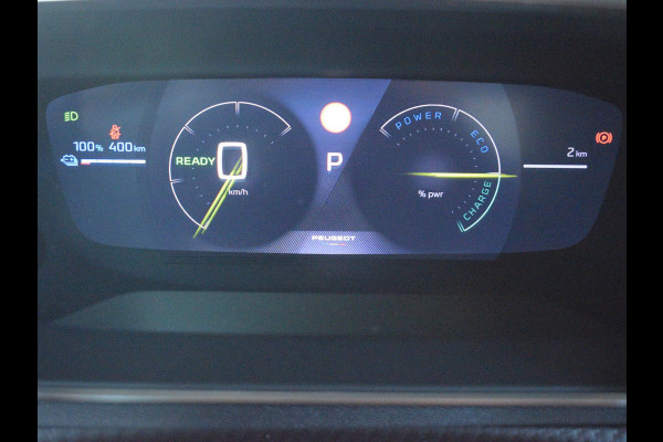 Peugeot e-2008 EV GT Avantage 54 kWh SOH 98,5% | ACHTERUITRIJCAMERA MET SENSOREN | NAVIGATIE & CARPLAY | E.C.C. | VERWARMBARE STOELEN |