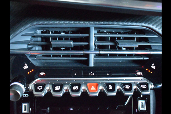 Peugeot e-2008 EV GT Avantage 54 kWh SOH 98,5% | ACHTERUITRIJCAMERA MET SENSOREN | NAVIGATIE & CARPLAY | E.C.C. | VERWARMBARE STOELEN |