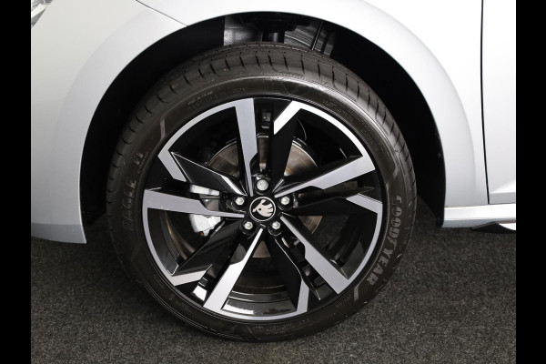 Škoda Kamiq Monte Carlo 1.0 TSI 115 pk 7 versn. DSG | Navigatie Pakket | Travel Assist Plus | Wegklapbare trekhaak | Winter Pakket | Charging | 18 inch lichtmetalen velgen