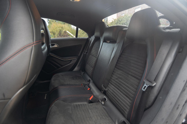 Mercedes-Benz CLA-Klasse 200 AMG Navi | Camera | Stoelverwarming