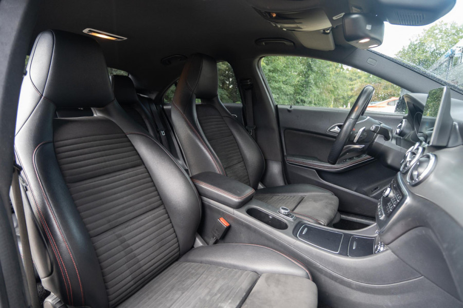 Mercedes-Benz CLA-Klasse 200 AMG Navi | Camera | Stoelverwarming