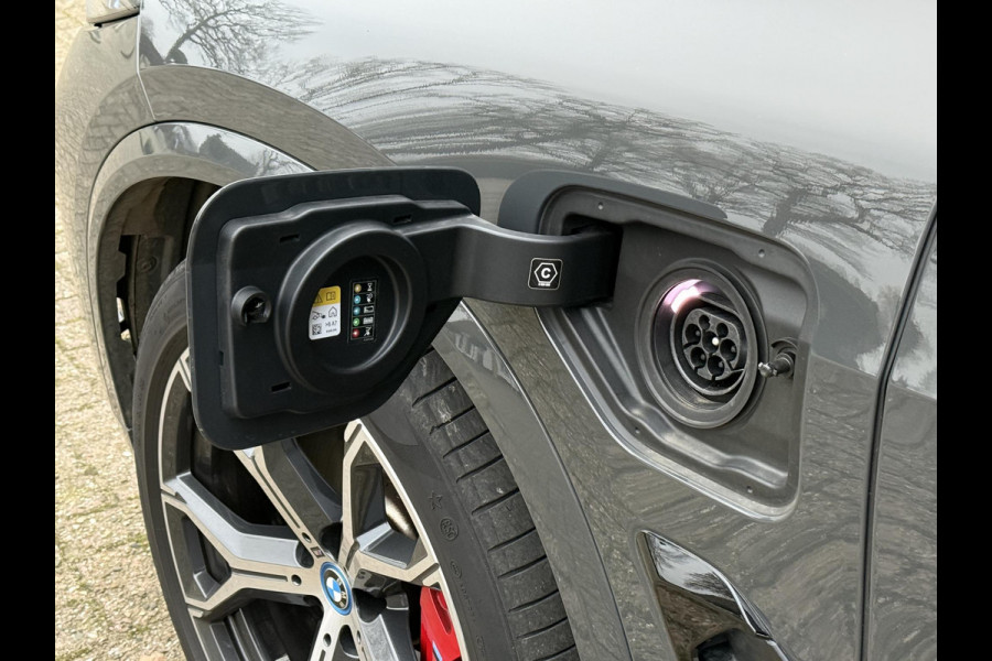 BMW X5 xDrive50e M SPORT PRO | PANORAMA | HARMAN KARDON | TREKHAAK | M STOELEN | ICONIC GLOW |