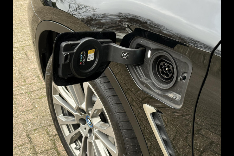BMW X3 xDrive30e LCI | SPORTSTOELEN | LEDER | PANORAMADAK | CAMERA | BMW LIVE COCKPIT | 20 INCH LM VELGEN |