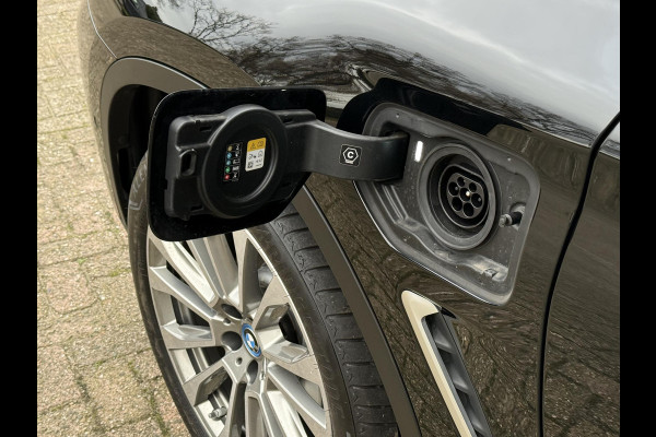 BMW X3 xDrive30e LCI | SPORTSTOELEN | LEDER | PANORAMADAK | CAMERA | BMW LIVE COCKPIT | 20 INCH LM VELGEN |