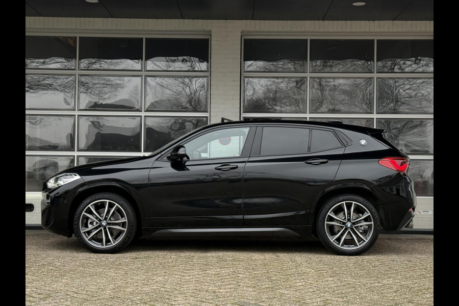 BMW X2 sDrive20i M SPORT | LEDER | PANORAMA | STOELVERWARMING | 18 INCH LM VELGEN |