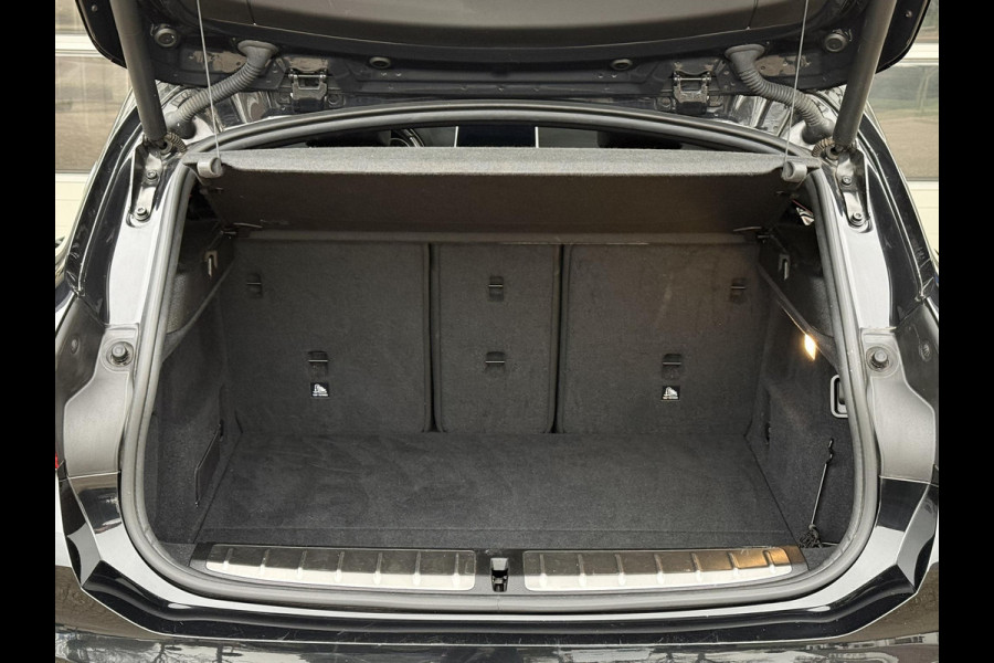 BMW X2 sDrive20i M SPORT | LEDER | PANORAMA | STOELVERWARMING | 18 INCH LM VELGEN |