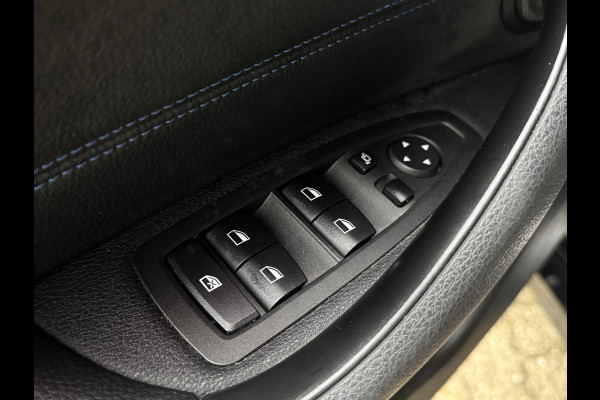 BMW X2 sDrive20i M SPORT | LEDER | PANORAMA | STOELVERWARMING | 18 INCH LM VELGEN |