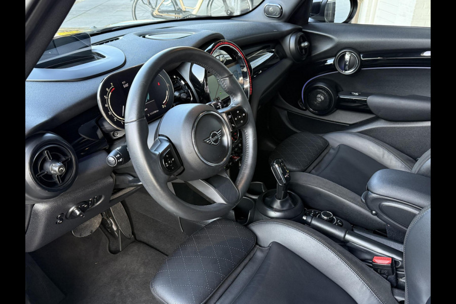 MINI Mini 1.5 Cooper Classic | HARMAN KARDON | SPORTSTOELEN | PANORAMA | CAMERA | 18 INCH VELGEN | HEAD UP |