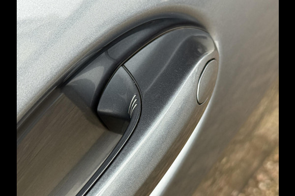 BMW 4 Serie Cabrio 420i High Executive | NEKVERWARMING | DRIVING ASS. PROFF. | HEAD UP | KEYLESS ENTRY |