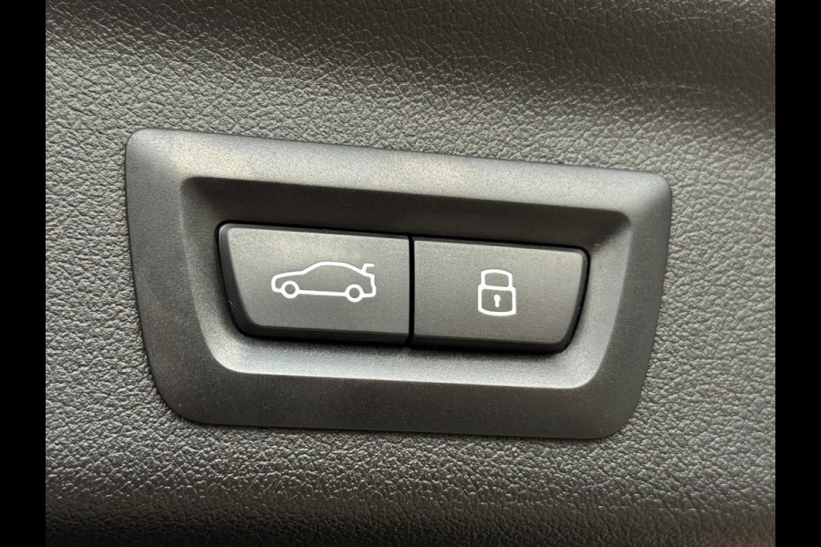 BMW X1 xDrive30e X LINE | DRIVING PROFF. | SPORTSTOELEN | LEDER | TREKHAAK | ELEKTR. STOELEN |