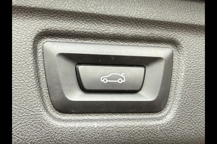 BMW 3 Serie Touring 330e M SPORT LCI | DRIVING PROFF. | TREKHAAK | CAMERA | LEDER |