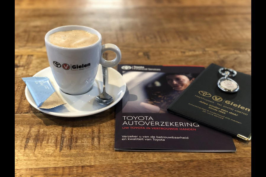 Toyota Yaris Cross 1.5 Hybrid 130PK First Edition | Stoel + Stuurverwarming, Keyless, 17inch, CarPlay, Groot scherm, Oxyde Bronze