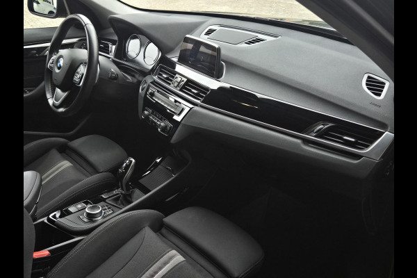 BMW X1 sDrive20i SPORTLINE | HARMAN KARDON | SPORTSTOELEN | TREKHAAK | STOELVERWARMING |