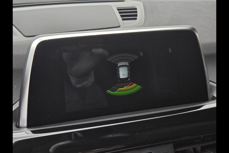 BMW X1 sDrive20i SPORTLINE | HARMAN KARDON | SPORTSTOELEN | TREKHAAK | STOELVERWARMING |