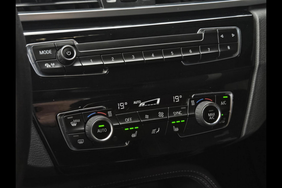 BMW X1 sDrive20i SPORTLINE | HARMAN KARDON | SPORTSTOELEN | TREKHAAK | STOELVERWARMING |
