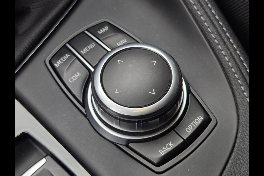 BMW X1 sDrive20i SPORTLINE | HARMAN KARDON | SPORTSTOELEN | TREKHAAK | STOELVERWARMING |