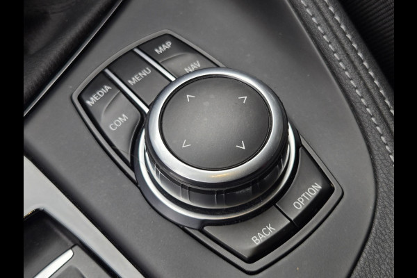 BMW X1 sDrive20i SPORTLINE | HARMAN KARDON | SPORTSTOELEN | TREKHAAK | STOELVERWARMING |