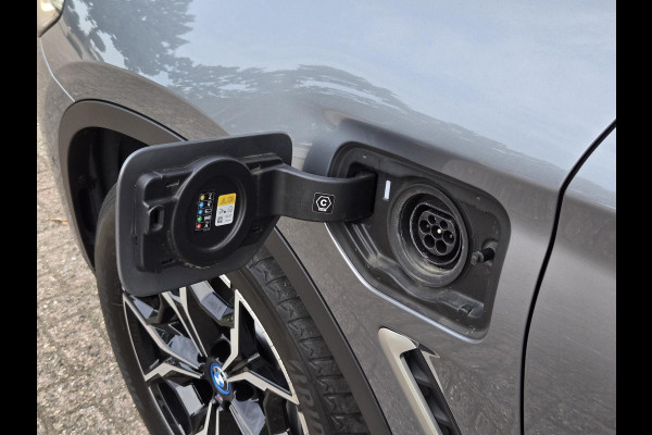 BMW X3 xDrive30e LCI | SPORTSTOELEN | LEDER | TREKHAAK | LIVE COCKPIT PLUS |