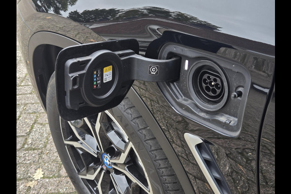 BMW X3 xDrive30e LCI | SPORTSTOELEN | LEDER | PANORAMADAK | CAMERA | TREKHAAK |