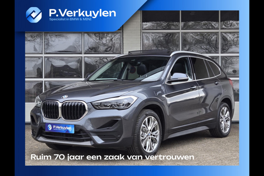 BMW X1 XDRIVE25E SPORT LINE | SPORTSTOELEN | PANORAMA | CAMERA | KEYLESS |